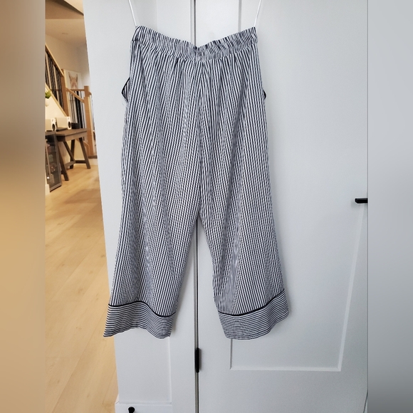 Navy/White Pinstripe Culotte pants Ladies sz: Small - Picture 2 of 6
